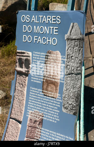 Das Galizisch-römischen Heiligtum in der "Monte do Facho" - 3. Jahrhundert - Plakat, Donon, Pontevedra Provinz, Region Galicien, Spanien, Europa Stockfoto