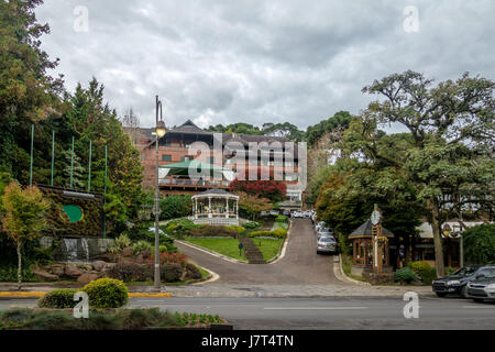 Straße und Architektur von Gramado Stadt - Gramado, Rio Grande do Sul, Brasilien Stockfoto