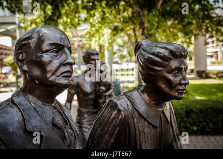 Statuen am Richard und Annette Bloch Krebs Überlebenden Plaza, Dallas, Tx. Stockfoto