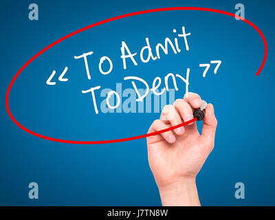 Hand des Mannes zu zugeben - verweigern, mit schwarzem Filzstift auf Bildschirm zu schreiben. Auf Hintergrund isoliert. Wirtschaft, Technologie, Internet-Konzept. Stock Foto Stockfoto