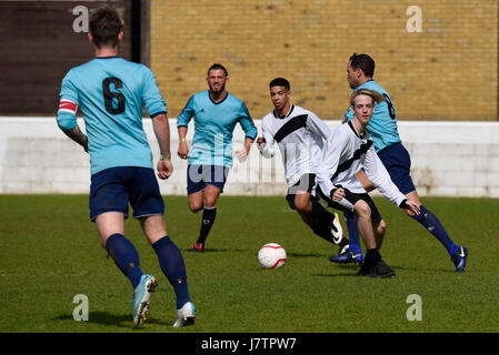 Carl Turner, Kieran Lee und Kieran Alleyne spielen bei einem Benefizfußballspiel für Jayla Agbonlahor in Dagenham, Großbritannien Stockfoto