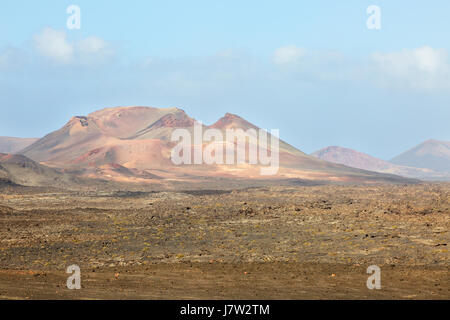 Lanzarote-Landschaft - Vulkane im Timanfaya Nationalpark (Parque Nacional de Timanfaya), Lanzarote, Kanarische Inseln-Europa Stockfoto