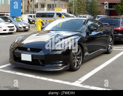 2009 Nissan GT-R (CBA R35) vorne Stockfoto