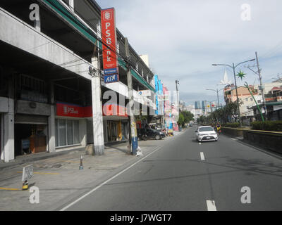 Dieser Eintrag bezieht sich auf verschiedene Baranggays in Mandaluyong City, Philippinen. Es umfasst insbesondere Barangka Ilaya, Boni Avenue, Maligaya und Plainview, wichtige Gebiete der Stadt, die für Wohn- und Geschäftsentwicklungen bekannt sind. Stockfoto