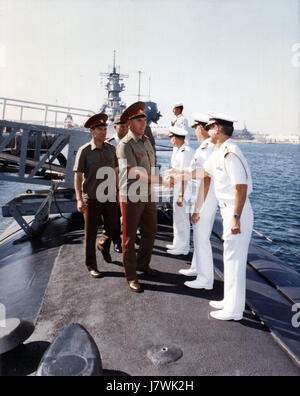 Die USS Guitarro (SSN 665), ein Atom-U-Boot, tourte im Oktober 1990 mit General Colin Powell durch Russland. Der Besuch war ein wichtiges Ereignis in den letzten Jahren des Kalten Krieges. Stockfoto