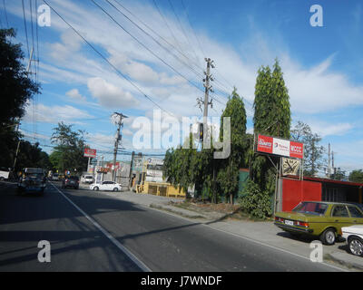 Dieser Eintrag bezieht sich auf die Amang Rodriguez Avenue, eine bedeutende Straße in Pasig City auf den Philippinen. Es liegt in Santolan und ist eine Hauptdurchgangsstraße, die verschiedene Viertel der Gegend verbindet. Stockfoto