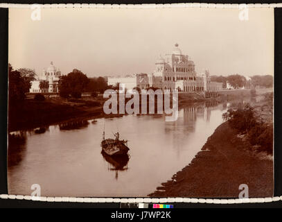 Bara Chattar Manzil vom Gomti Fluß, Lucknow im Jahre 1895 Stockfoto