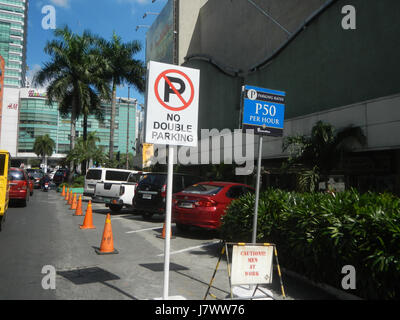 Das Araneta Center in Cubao, Quezon City, ist ein bedeutendes Geschäfts- und Unterhaltungszentrum. Hier finden Sie verschiedene Einzelhandels-, Speise- und Veranstaltungsorte. Stockfoto