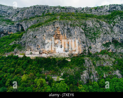 Ostrog Kloster in Montenegro. Das einzigartige Kloster im Fels Stockfoto