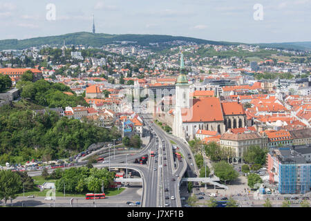 Ein Panorama der Stadt von der UFO-Turm in Bratislava Stockfoto