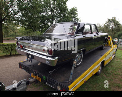 1962 Ford Fairlane, niederländischer Lizenz Registrierung AE 11 32 p1 Stockfoto