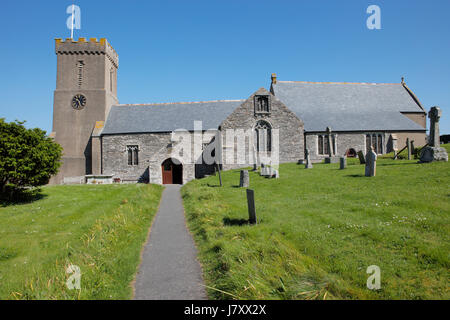 Crantock Dorf, Cornwall, UK. 25. Mai 2017. Blick auf St. Carantoc Kirche in Crantock. Teil einer Serie von Fotos dokumentieren, Dörfer und Städte Stockfoto