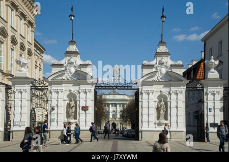 Haupteingang zur Universität Warschau (Uniwersytet Warszawski) in Warschau, Polen © Wojciech Strozyk / Alamy Stock Photo Stockfoto