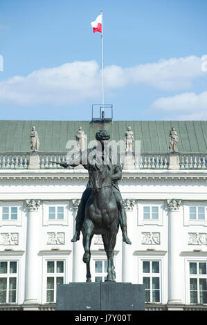 Bertel Thorvaldsens Statue des Prinzen Józef Poniatowski vor dem Präsidentenpalast in Warschau, Polen 4. April 2017 © Wojciech Strozyk / Alamy Stockfoto