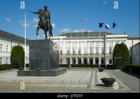 Bertel Thorvaldsens Statue des Prinzen Józef Poniatowski vor dem Präsidentenpalast in Warschau, Polen 4. April 2017 © Wojciech Strozyk / Alamy Stockfoto