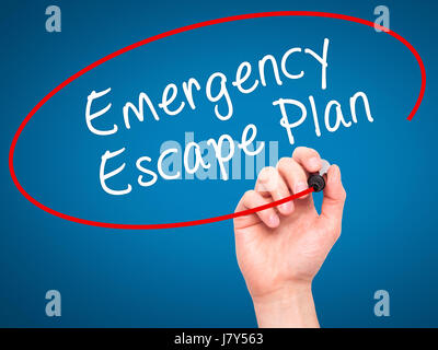 Mann Handschrift Emergency Escape Plan mit schwarzen Balken am Bildschirm. Isoliert auf blau. Wirtschaft, Technologie, Internet-Konzept. Stock Bild Stockfoto