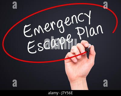 Mann Handschrift Emergency Escape Plan mit schwarzen Balken am Bildschirm. Isoliert auf schwarz. Wirtschaft, Technologie, Internet-Konzept. Stock Bild Stockfoto