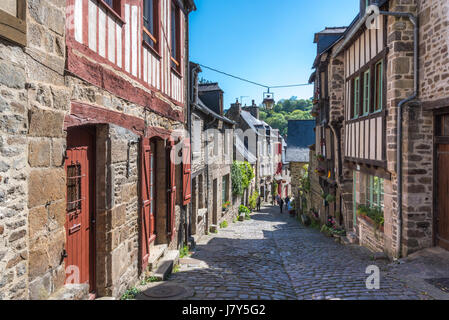 Mittelalterliche Gebäude in der Rue du Petit Fort, Dinan, Bretagne Stockfoto