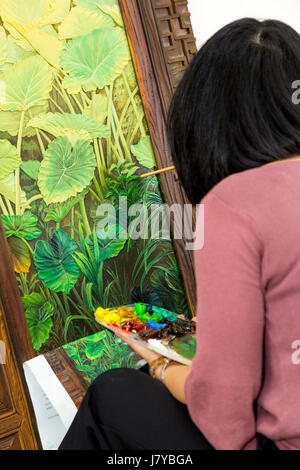 Wenzhou, Zhejiang, China.  Künstler bei der Arbeit, Kunst und Kunsthandwerk-Forschungsinstitut. Stockfoto