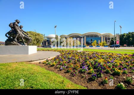 Adelaide, Australien - 14. April 2017: Blick auf Adelaide Oval-Stadion Ost Tore in King William Roadfrom Parklandschaft an einem hellen Tag Stockfoto