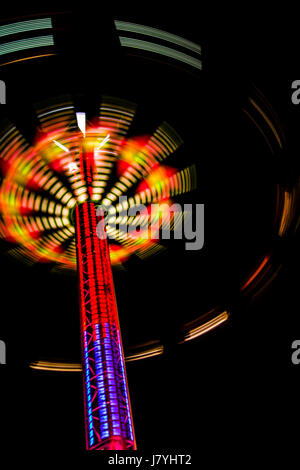 Teil einer Reihe von langen Belichtungszeiten der Fahrt Vertigo an der Puyallup State Fair Stockfoto