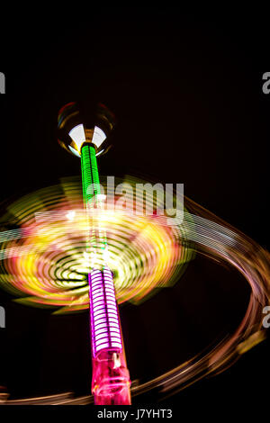 Teil einer Reihe von langen Belichtungszeiten der Fahrt Vertigo an der Puyallup State Fair Stockfoto