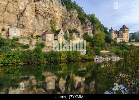 Frankreich, Dordogne, Vezac, Dordogne, Malartie Castle am Eingang des Dorfes La Roque Gageac Stockfoto