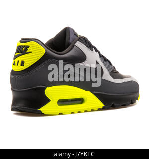 Nike Air Max 90 LTR schwarz Turnschuhe und Gelb Herren Sport - 652980-007 Stockfotografie - Alamy