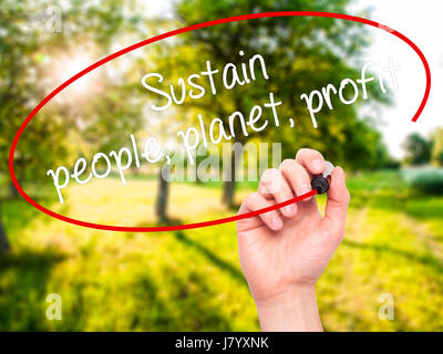 Mann-Handschrift Sustain, People, Planet, Profit mit schwarzen Balken am Bildschirm. Isoliert auf Natur. Wirtschaft, Technologie, Internet-Konzept. Lager Stockfoto