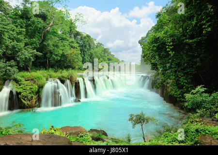 Schöner Wasserfall, Tad pha Suam Wasserfall, Champasak, Süden von Laos Stockfoto