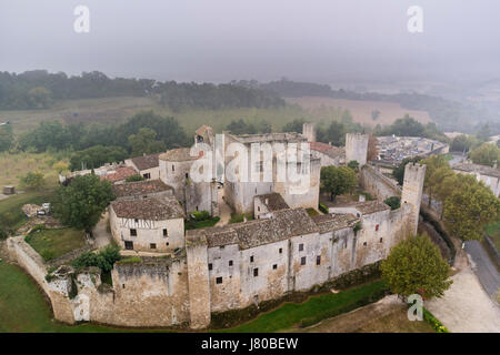 Frankreich, Gers,, Larressingle, gekennzeichnet Les Plus Beaux Dörfer de France (die schönsten Dörfer Frankreichs), (Luftbild) Stockfoto