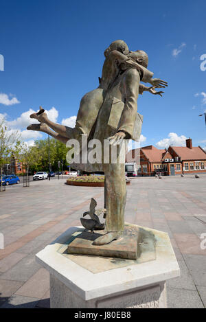 Die Statue von René Julien nannte die Rückkehr, symbolisiert die Rückkehr nach Hause und die erste ekstatische Umarmung zwischen zwei getrennten Personen Stockfoto