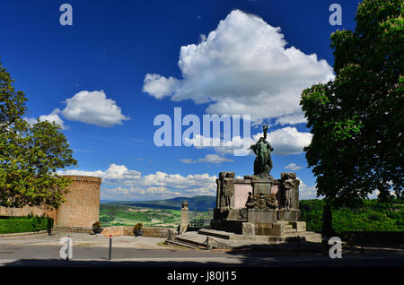 Orvieto First World War Memorial mit Panoramablick Stockfoto