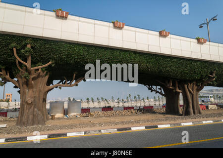 Fahrzeug Überführung in Palm Jumeirah in Dubai, Vereinigte Arabische Emirate Stockfoto