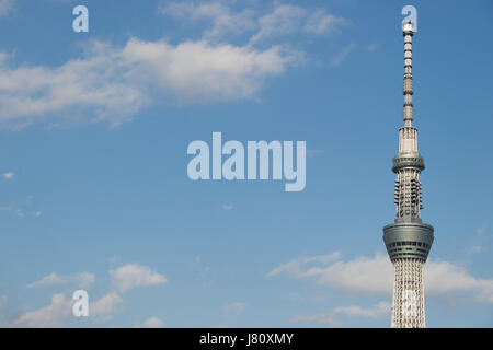 Tokio, Japan, April 24,2017 Tokyo Skytree, der höchste Turm in Japan mit blauem Himmelshintergrund Stockfoto