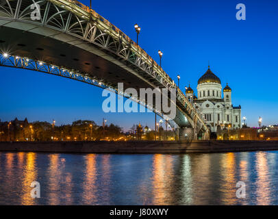 Kathedrale von Christus dem Erlöser und Patriarshy Brücke am Abend, Moskau, Russland Stockfoto