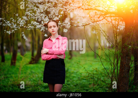 Porträt von schöner Kerl. Glücklich Jüngling. Stockfoto