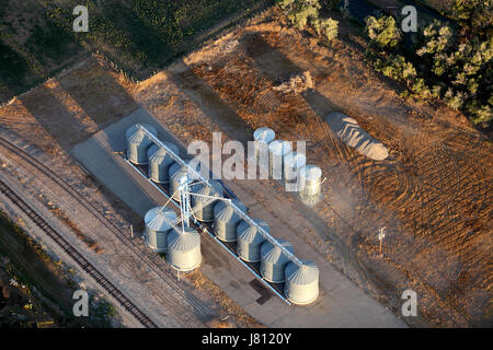 Eine Luftaufnahme des Lagersilos auf einem Bauernhof Stockfoto