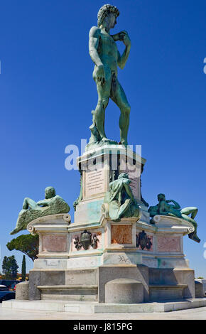 Italien, Toskana, Florenz, Piazzale Michelangelo, Nachbildung des berühmten David-Statue von Michelangelo. Stockfoto