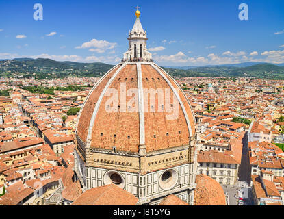 Italien, Toskana, Florenz, Dom oder Dom auch bekannt als Santa Maria del Fiorel, Blick auf die Kuppel vom Glockenturm der Kathedrale. Stockfoto