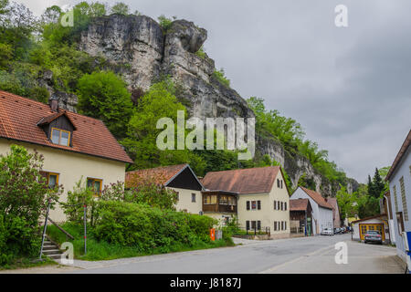 Die malerische Kallmünz ist bekannt für seine vielen Künstlern, die hier lebten und arbeiteten. Zum Beispiel die berühmte Malerin Gabriele Münter und Wassily Kandinsky Stockfoto