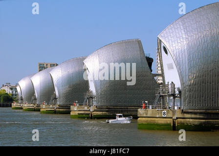 London, UK. 26. Mai 2017. Die Thames Barrier in der Sonne. Freitag ist heißesten Tag des Jahres in Greenwich. Bildnachweis: JOHNNY ARMSTEAD/Alamy Live-Nachrichten Stockfoto