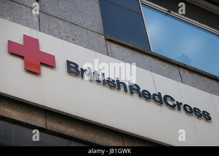 London, UK. 26. Mai 2017. Pro-palästinensische Aktivisten aus innovativen Köpfe Protest außerhalb das britische Rote Kreuz fordere besucht das Internationale Komitee vom Roten Kreuz, zweimal monatlich Familie wieder für palästinensische politische Gefangene und zu ergreifen, die Genfer Konventionen in Bezug auf palästinensische Gefangene jetzt im Hungerstreik für 40 Tage aufrechterhalten. Bildnachweis: Mark Kerrison/Alamy Live-Nachrichten Stockfoto