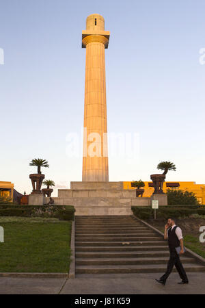 New Orleans, Louisiana, USA. 26. Mai 2017.  Die leeren Sockel wo das Jefferson Davis Denkmal auf nur eine Woche vor Jefferson Kreis auf Howard und St. Charles Avenue in New Orleans, Louisiana Stand. Bildnachweis: Michael Lopez/ZUMA Draht/Alamy Live-Nachrichten Stockfoto