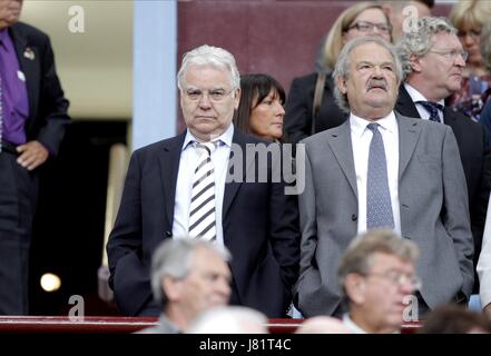 BILL KENWRIGHT EVERTON Vorsitzender ASTON VILLA V EVERTON FC BARCLAYS PREMIER LEAGUE VILLA PARK, BIRMINGHAM, ENGLAND 25. August 2012 GAO57171 Warnung! Dieses Foto kann nur für die Zeitung bzw. Zeitschrift redaktionelle Zwecke verwendet werden. Kann nicht werden verwendet für Publikationen unter Einbeziehung 1 Spieler, 1 Club oder 1 Wettbewerb ohne schriftliche Genehmigung von Football DataCo Ltd. Für Rückfragen, bitte Kontakt Football DataCo Ltd unter + 44 (0) 207 864 9121 Stockfoto