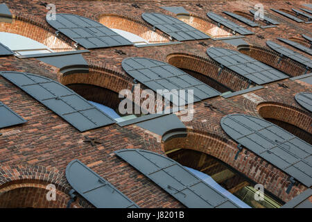 Ein altes Lagerhaus in Brooklyn gelegen, dass jetzt es ist ein Ort für einige Geschäfte. Stockfoto