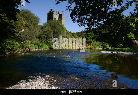 Neidpath Castle über dem Fluss Tweed in Peebles in der schottischen Grenzen Stockfoto