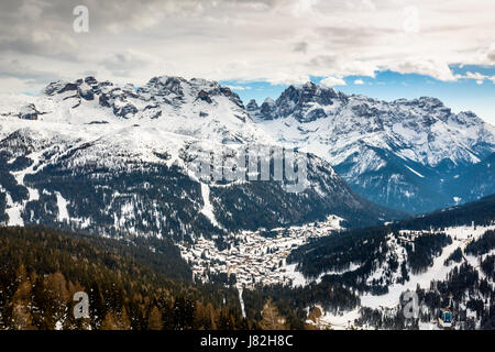 Luftbild auf Ski Resort von Madonna di Campiglio, Italienische Alpen, Italien Stockfoto