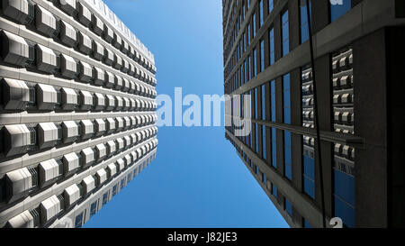 Dies ist ein Bild von zwei Gebäuden Nachschlagen befindet sich in San Francisco financial District. Stockfoto