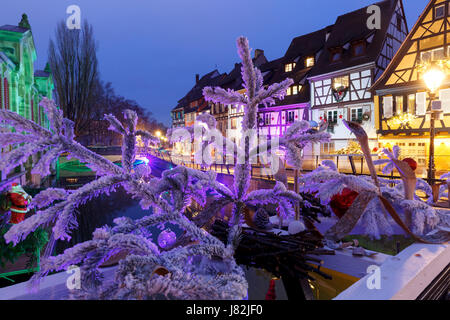 Weihnachten-Straße in der Nacht, Colmar, Elsass, Frankreich Stockfoto